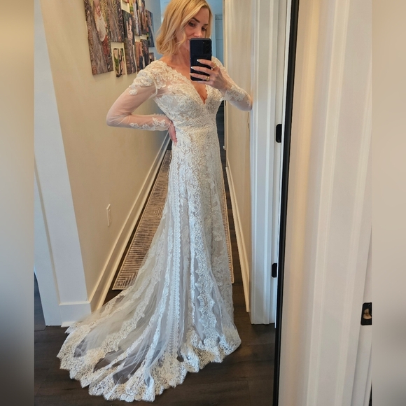 NWT 🔔 Melissa Sweet Sleeved V-Neck Sheath Wedding Dress - SIZE 4 - Picture 1 of 16